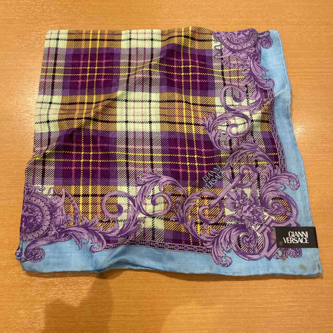 Gianni Versace - ヴェルサーチハンカチC難ありの通販 by COCO's Gianni Versace - ヴェルサーチハンカチC難ありの通販 by COCO's