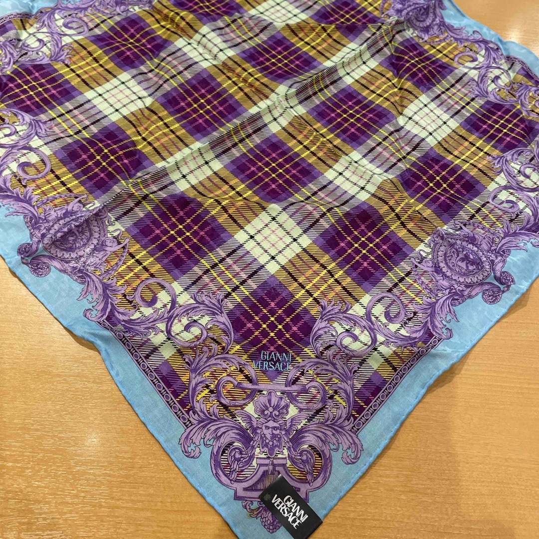 Gianni Versace - ヴェルサーチハンカチC難ありの通販 by COCO's Gianni Versace - ヴェルサーチハンカチC難ありの通販 by COCO's