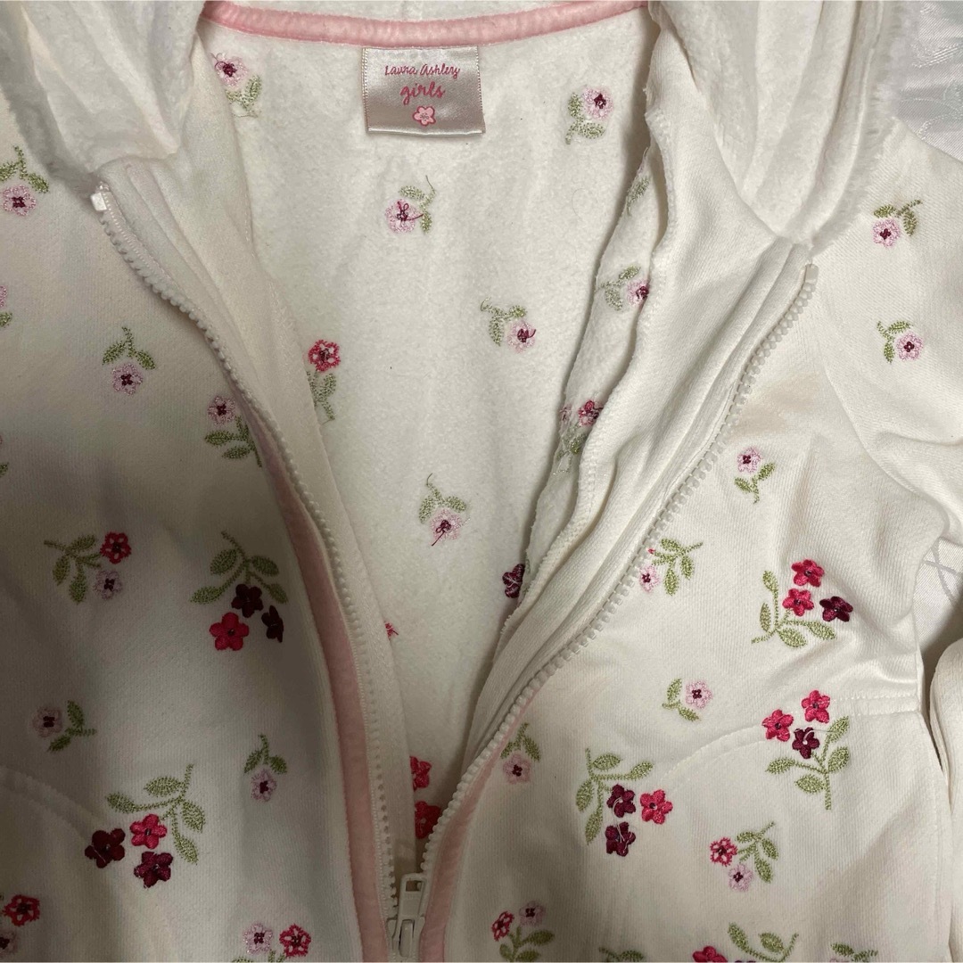 LAURA ASHLEY(ローラアシュレイ)のローラアシュレイ　ガールズ　パーカー　 キッズ/ベビー/マタニティのキッズ服女の子用(90cm~)(ジャケット/上着)の商品写真