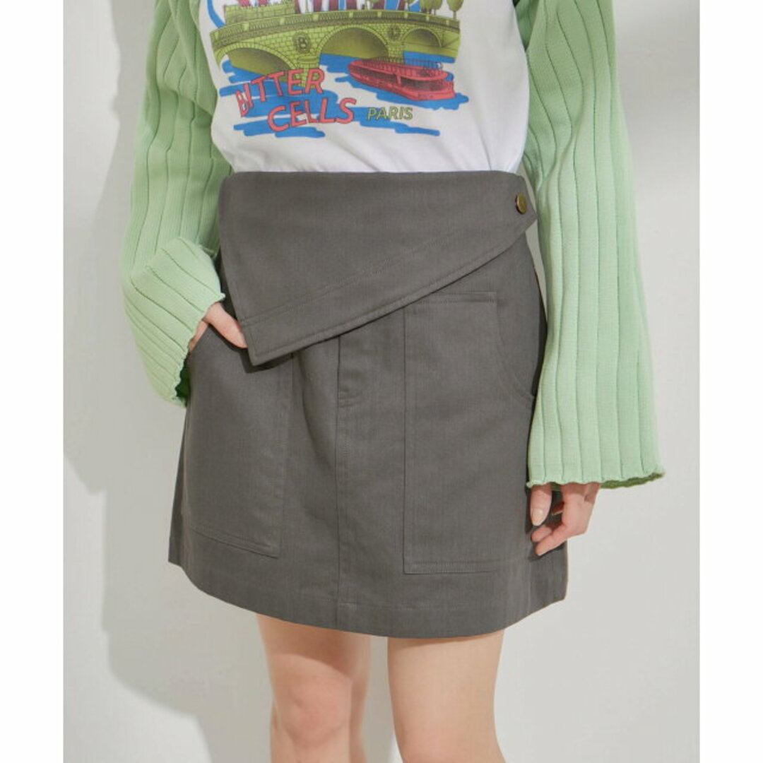 ViS(ヴィス)の【チャコール（06）】フラップ付き台形ミニスカート レディースのスカート(ロングスカート)の商品写真