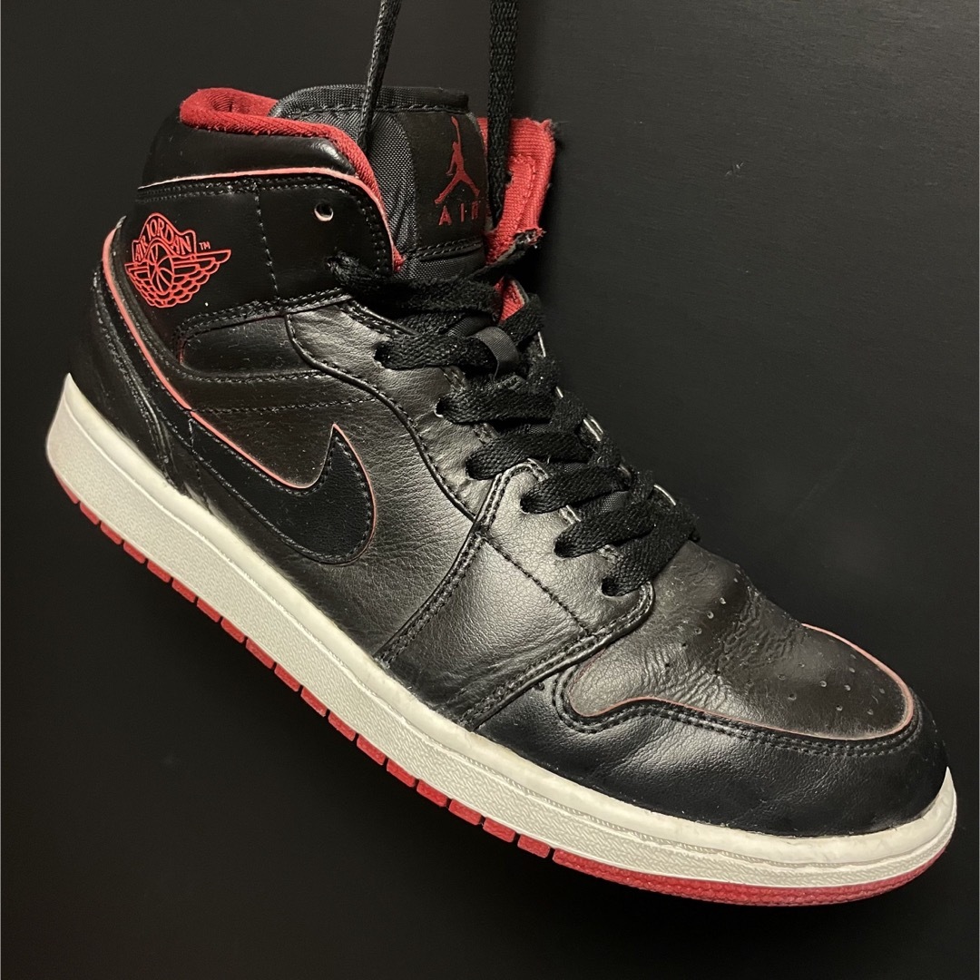 NIKE(ナイキ)のNIKE AIR JORDAN 1 MID メンズの靴/シューズ(スニーカー)の商品写真