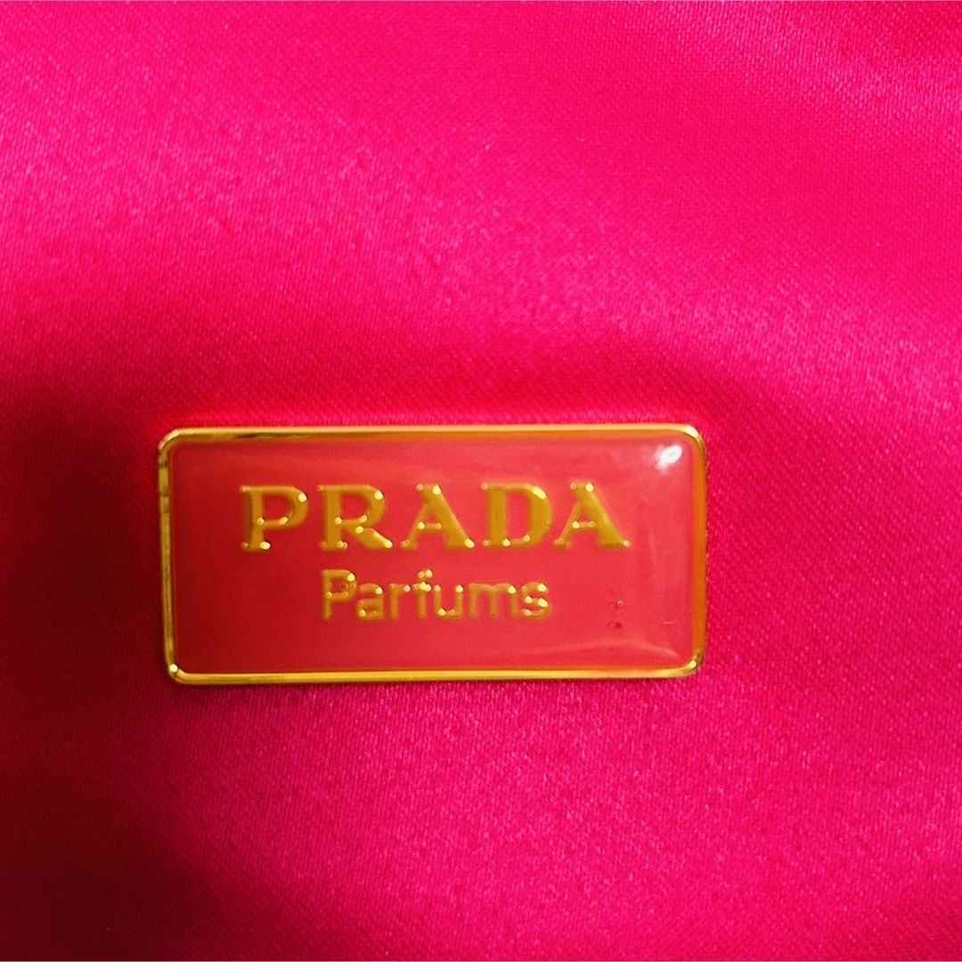 PRADA(プラダ)のPRADA プラダ　Parfums ノベルティ　ポーチ　クラッチバック レディースのファッション小物(ポーチ)の商品写真