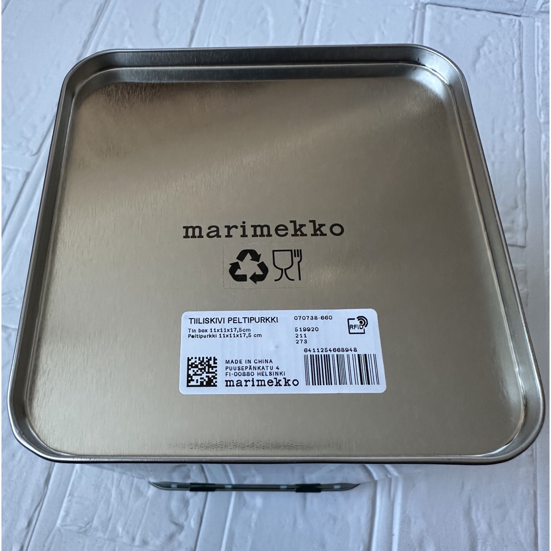 marimekko(マリメッコ)の完売 マリメッコ ティイリスキヴィ 缶 Tin box インテリア/住まい/日用品のインテリア小物(小物入れ)の商品写真