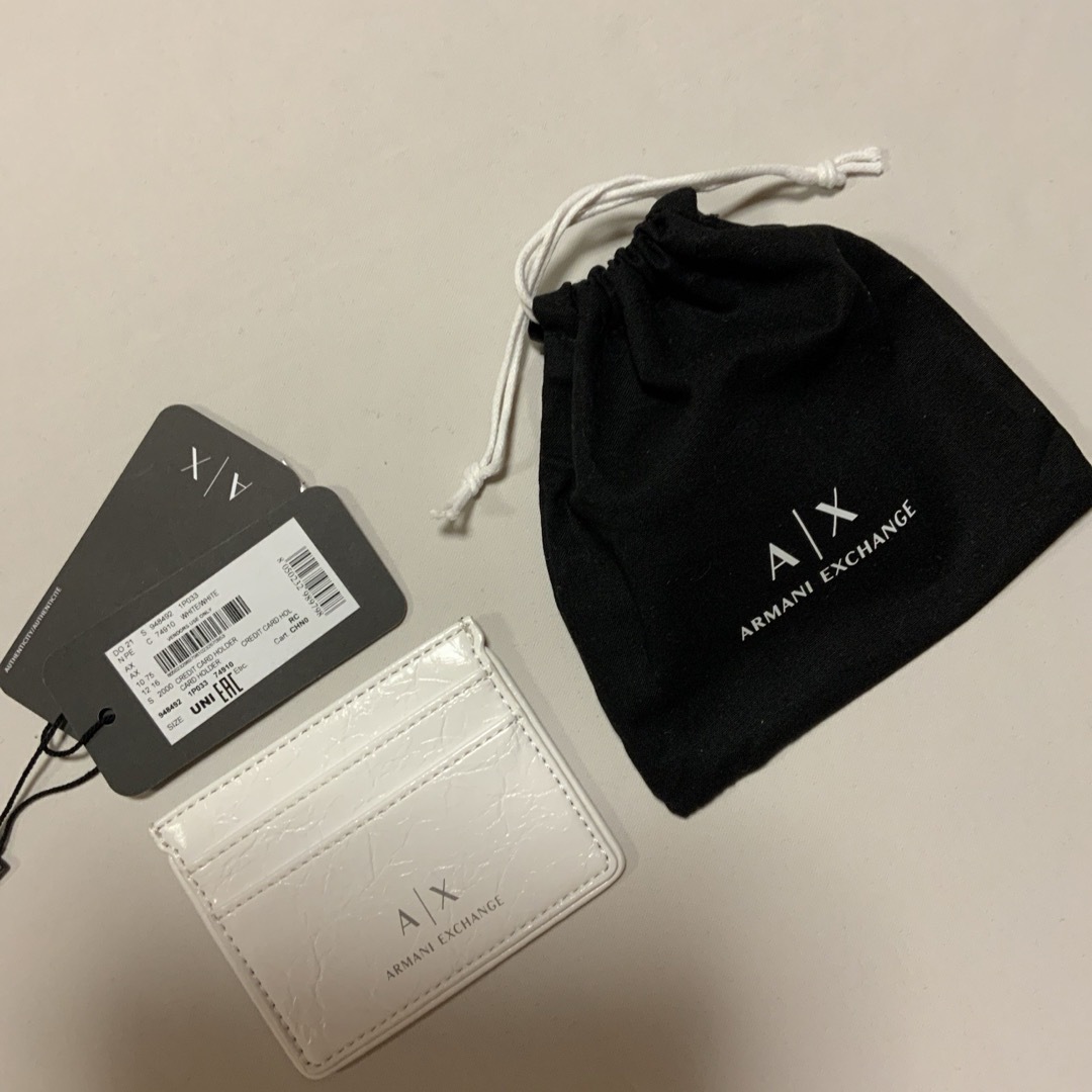 ARMANI EXCHANGE(アルマーニエクスチェンジ)の洗練されたデザイン　アルマーニエクスチェンジ　カードケース　パスケース　ホワイト レディースのファッション小物(パスケース/IDカードホルダー)の商品写真