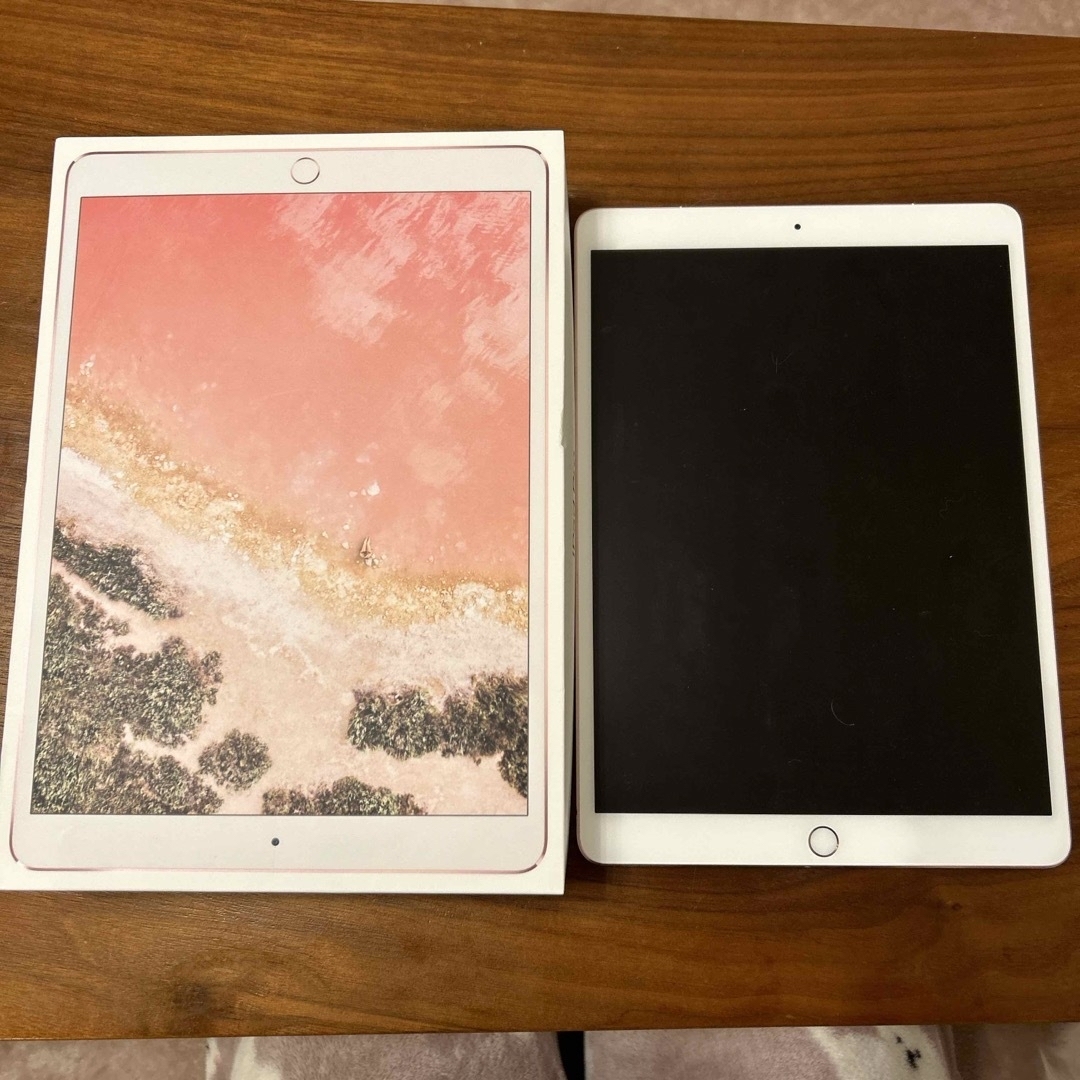 iPad(アイパッド)の【値下げ交渉可】iPad Pro10.5インチ 256GB ローズゴールド スマホ/家電/カメラのPC/タブレット(タブレット)の商品写真