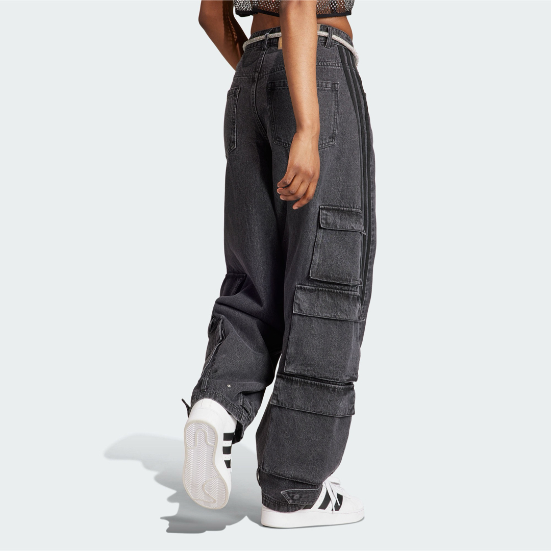 Originals（adidas）(オリジナルス)の40インチ日本未発売ブラックadidas新品ADILENIUMデニムカーゴパンツ メンズのパンツ(デニム/ジーンズ)の商品写真