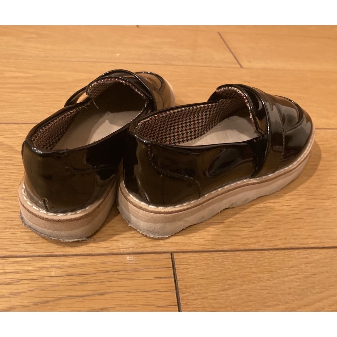 ZARA KIDS(ザラキッズ)のZARA キッズ　エナメルローファー　28/17.6cm キッズ/ベビー/マタニティのキッズ靴/シューズ(15cm~)(ローファー)の商品写真