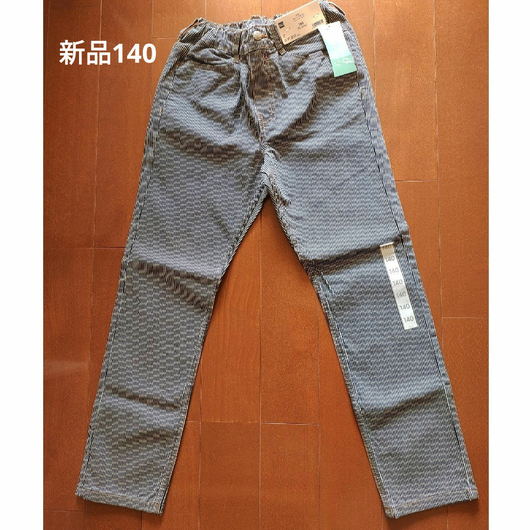 GU(ジーユー)の新品 ズボン 140 キッズ/ベビー/マタニティのキッズ服男の子用(90cm~)(パンツ/スパッツ)の商品写真