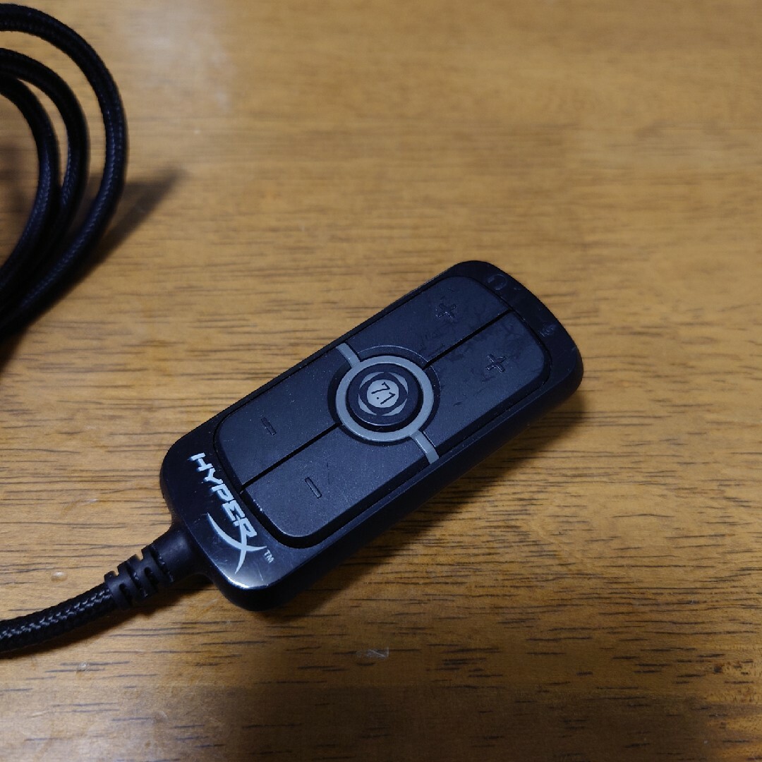 ASUS(エイスース)のHyperX Amp バーチャル7.1サラウンド USBサウンドカード スマホ/家電/カメラのオーディオ機器(ヘッドフォン/イヤフォン)の商品写真