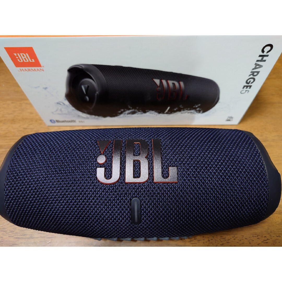 JBS(ジェイビーエス)のJBL ブルートゥーススピーカー CHARGE 5 BLACK スマホ/家電/カメラのオーディオ機器(スピーカー)の商品写真