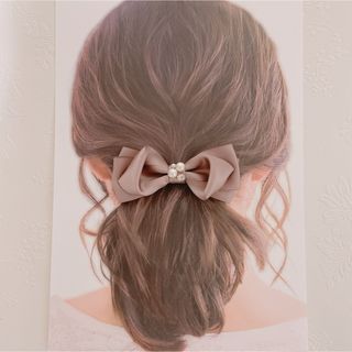 送料無料【ビジュー付サテンリボンバレッタ】ヘアアクセ　可愛い　上品　パール(ヘアアクセサリー)