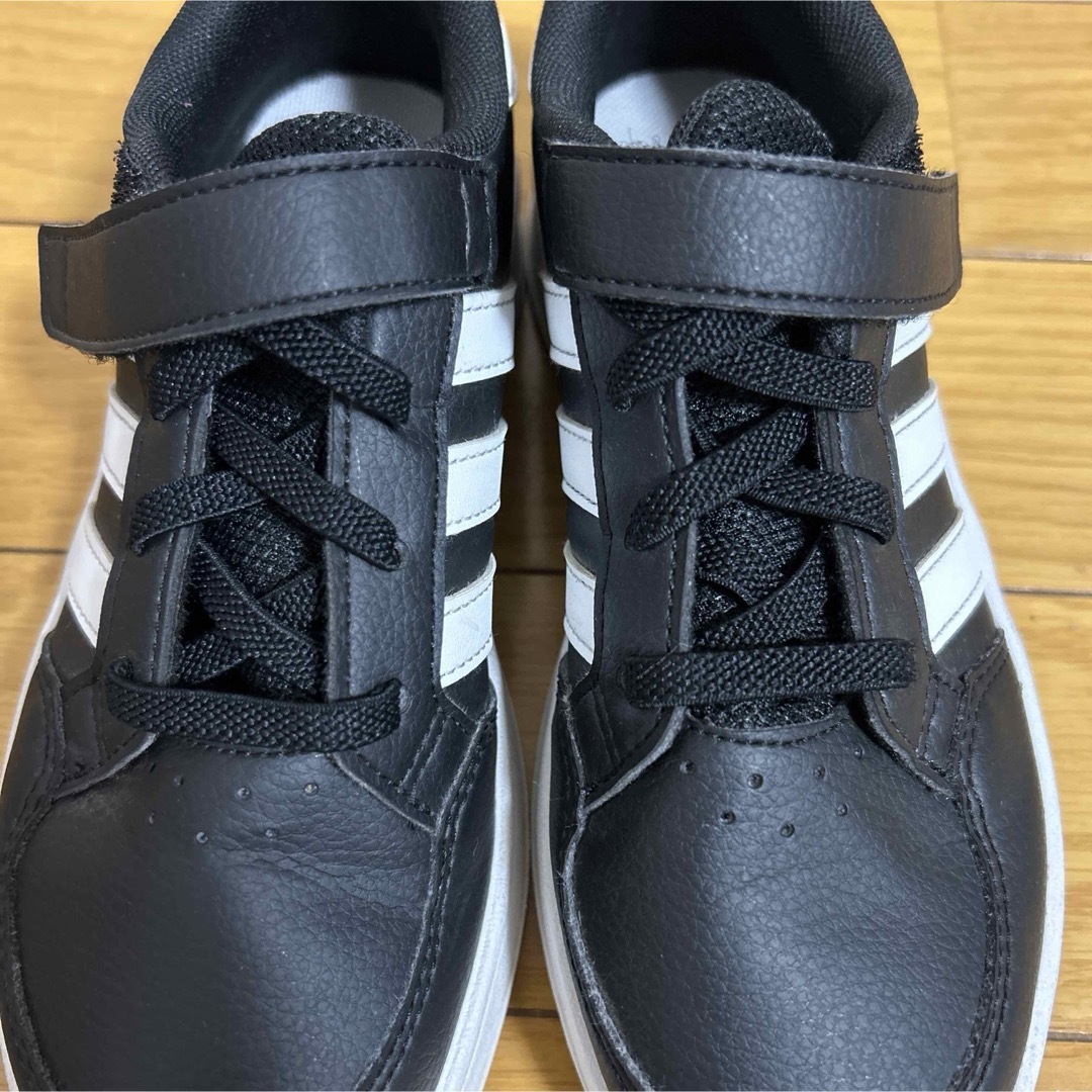 adidas(アディダス)のadidas アディダス スニーカー 19㎝ キッズスニーカー キッズ/ベビー/マタニティのキッズ靴/シューズ(15cm~)(スニーカー)の商品写真