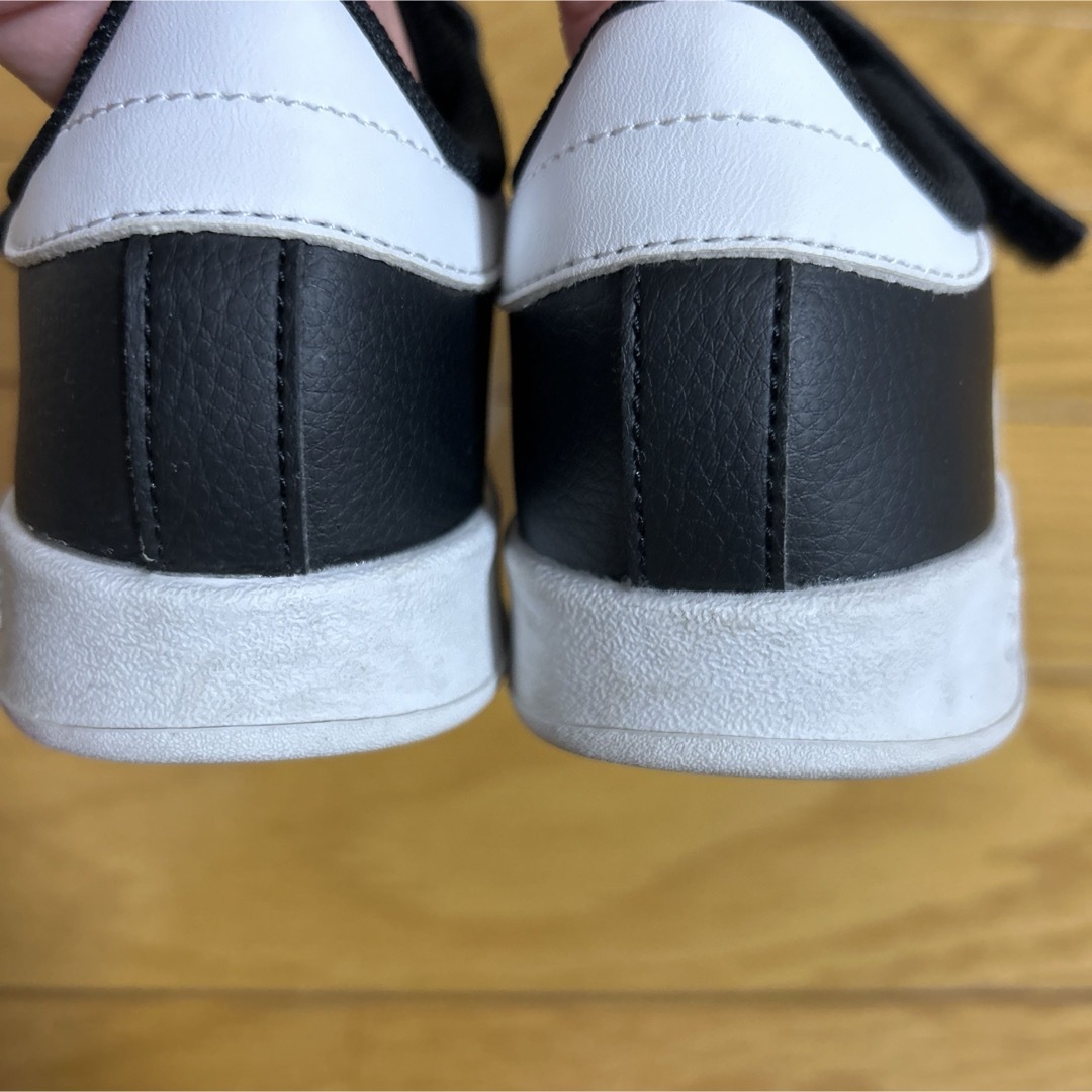 adidas(アディダス)のadidas アディダス スニーカー 19㎝ キッズスニーカー キッズ/ベビー/マタニティのキッズ靴/シューズ(15cm~)(スニーカー)の商品写真