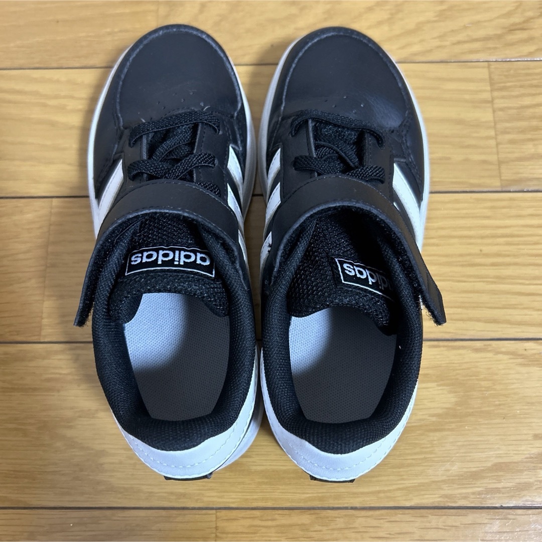 adidas(アディダス)のadidas アディダス スニーカー 19㎝ キッズスニーカー キッズ/ベビー/マタニティのキッズ靴/シューズ(15cm~)(スニーカー)の商品写真