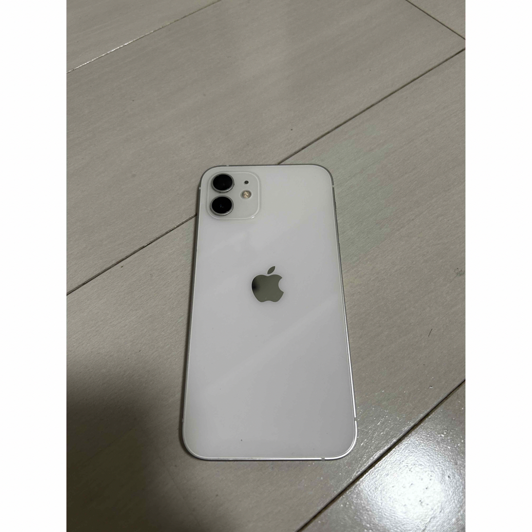 iPhone12 128GB ホワイト スマホ/家電/カメラのスマートフォン/携帯電話(スマートフォン本体)の商品写真