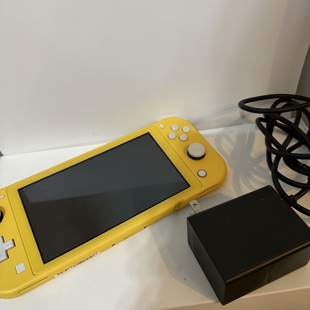 Nintendo Switch(ニンテンドースイッチ)のNintendo Switch Lite イエロー エンタメ/ホビーのゲームソフト/ゲーム機本体(家庭用ゲーム機本体)の商品写真