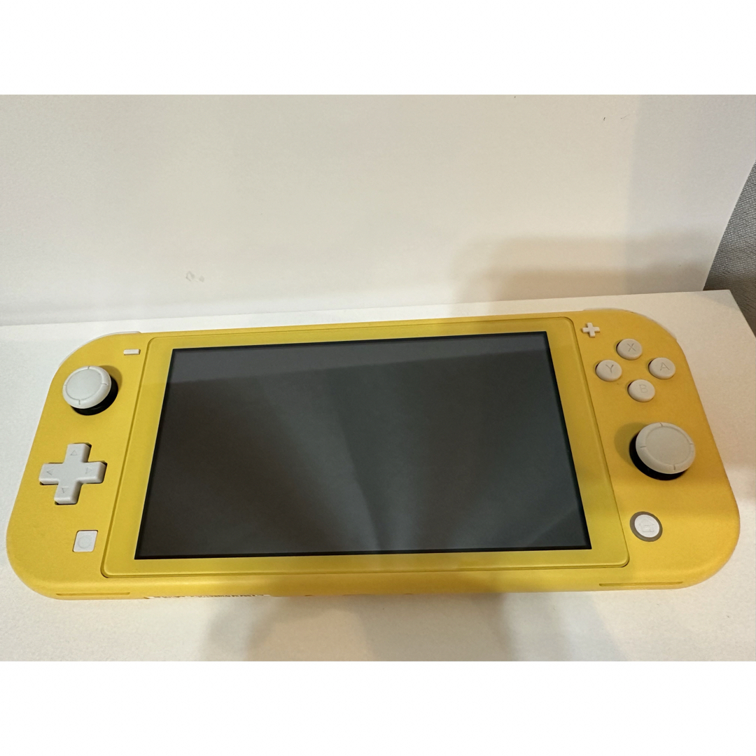 Nintendo Switch(ニンテンドースイッチ)のNintendo Switch Lite イエロー エンタメ/ホビーのゲームソフト/ゲーム機本体(家庭用ゲーム機本体)の商品写真