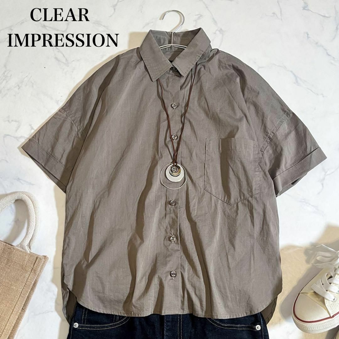 CLEAR IMPRESSION(クリアインプレッション)のCLEAR IMPRESSION 半袖シャツ　襟付き　カーキ　コットン　ボタン レディースのトップス(シャツ/ブラウス(半袖/袖なし))の商品写真