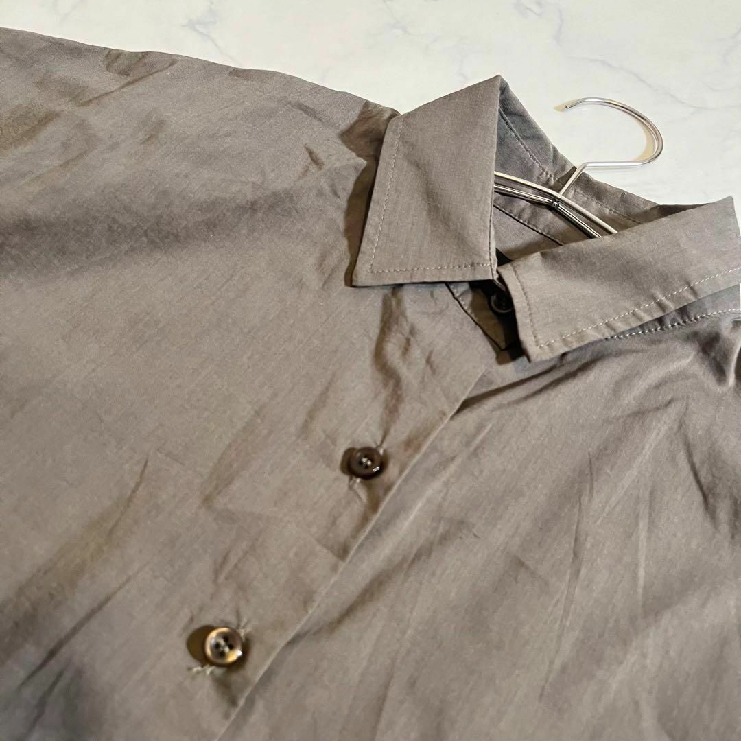 CLEAR IMPRESSION(クリアインプレッション)のCLEAR IMPRESSION 半袖シャツ　襟付き　カーキ　コットン　ボタン レディースのトップス(シャツ/ブラウス(半袖/袖なし))の商品写真