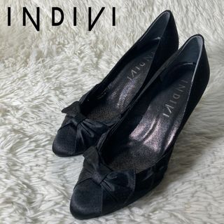 インディヴィ(INDIVI)のほぼ未使用 INDIVI リボンモチーフ パンプス 23 日本製 黒 ブラック(ハイヒール/パンプス)