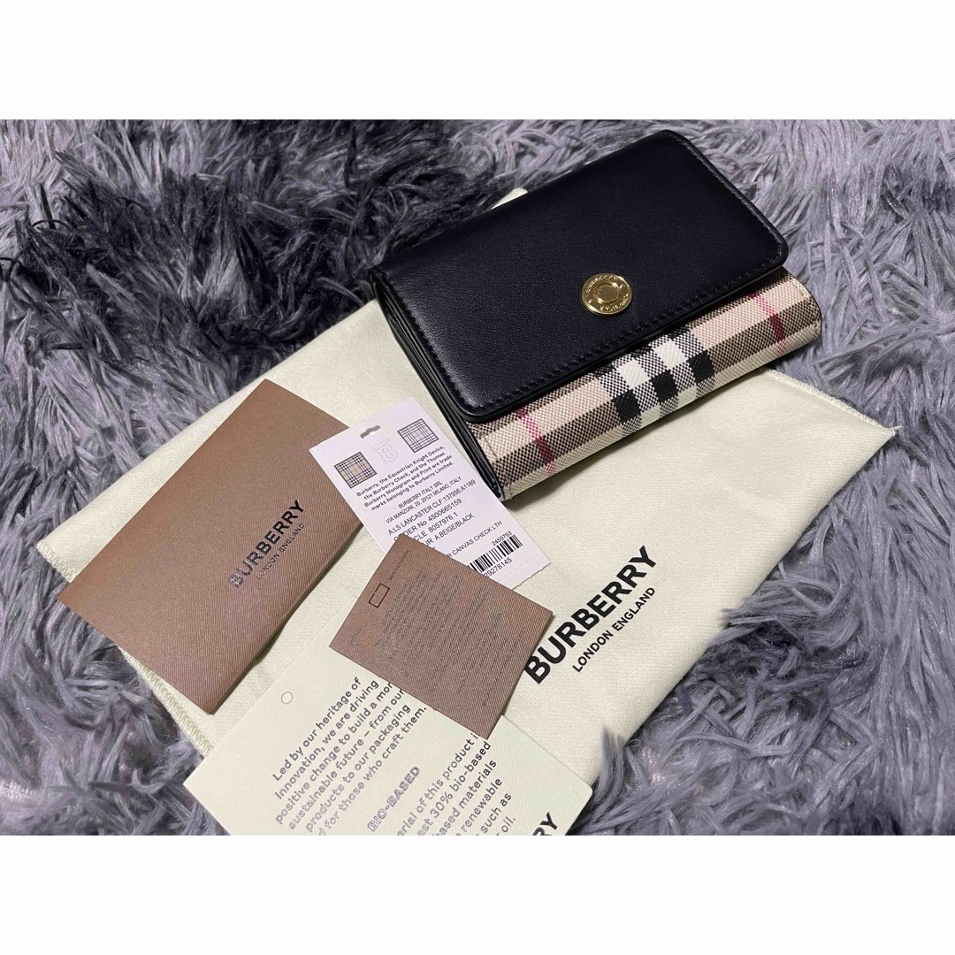 BURBERRY(バーバリー)のBURBERRY未使用 三つ折財布 ノバチェックブラック レディースのファッション小物(財布)の商品写真