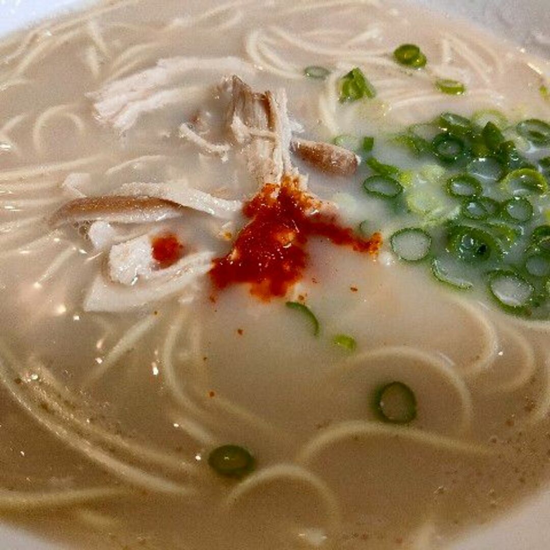 New 九州仕立て 即席ラーメン とんこつ味　 液体スープ付き 食品/飲料/酒の食品(麺類)の商品写真