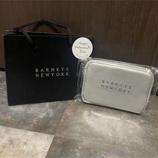 バーニーズニューヨーク(BARNEYS NEW YORK)の《即日配送可能》バーニーズニューヨーク　ポーチ　シルバー　バレンタインバージョン(ポーチ)