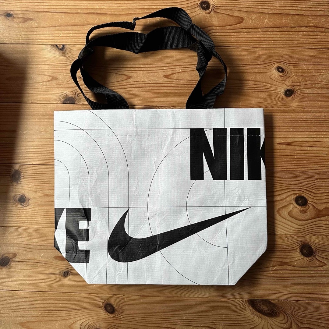 NIKE(ナイキ)のナイキ ショップバッグ ショッパー 紙袋 ランチ/サブバッグ エコバッグ 【S】 レディースのバッグ(ショップ袋)の商品写真