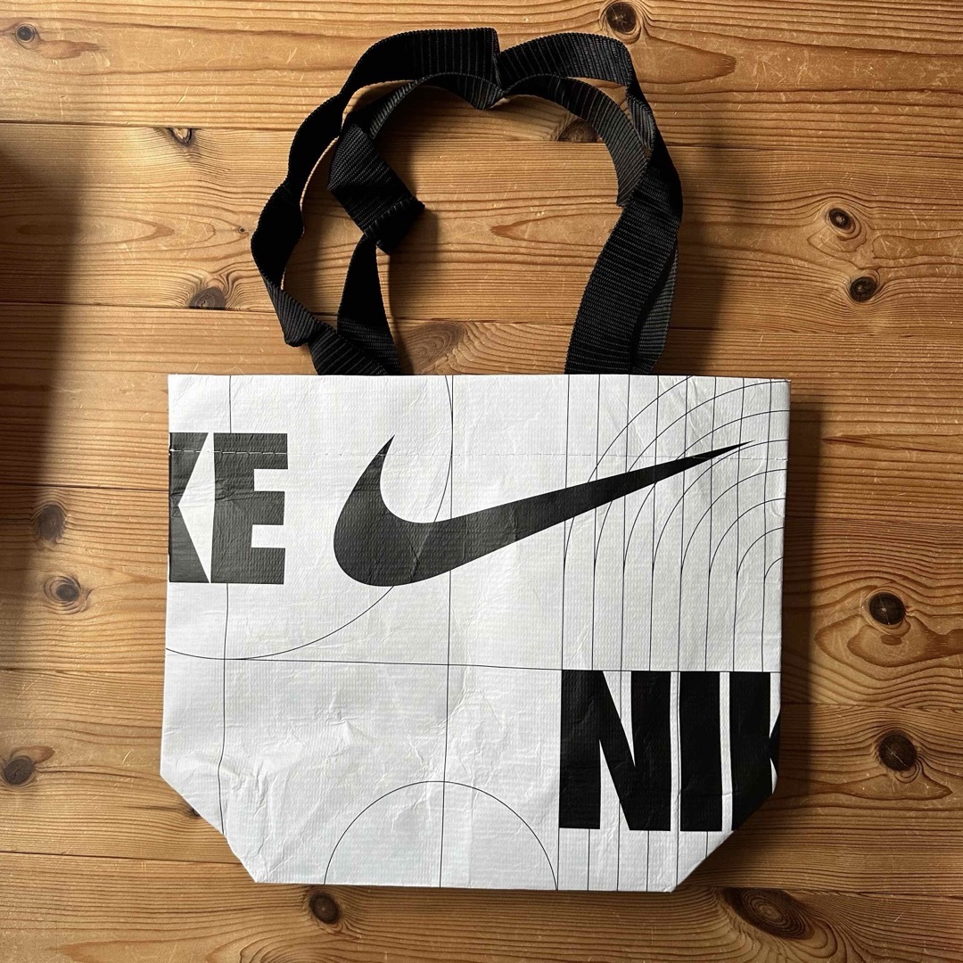NIKE(ナイキ)のナイキ ショップバッグ ショッパー 紙袋 ランチ/サブバッグ エコバッグ 【S】 レディースのバッグ(ショップ袋)の商品写真