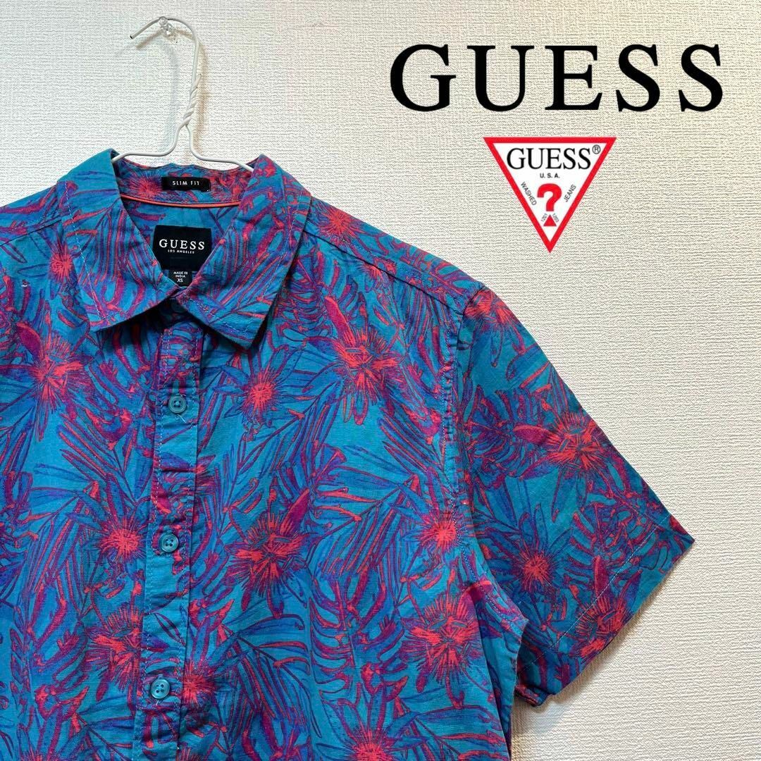 GUESS(ゲス)の【美品】GUESS (ゲス) ボタニカル柄 ブルー×ピンク 麻ボタンダウンシャツ メンズのトップス(シャツ)の商品写真