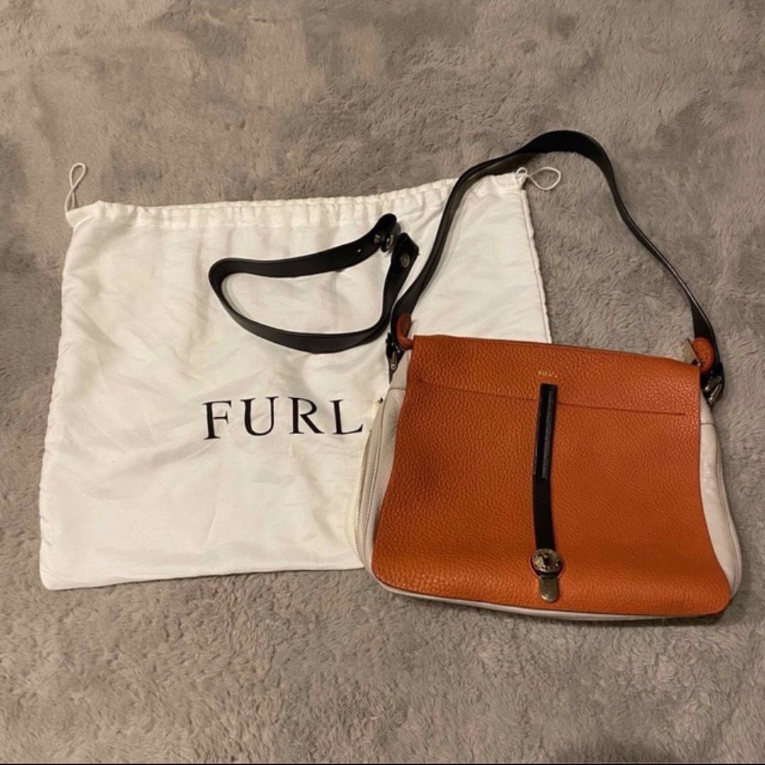 Furla(フルラ)の【本日限定価格】 FURLAフルラ バック ベージュオレンジ バイカラー レディースのバッグ(ハンドバッグ)の商品写真