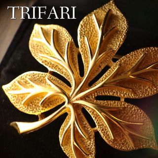 美品　TRIFARI ヴィンテージ　ブローチ　ゴールド　ボタニカル　リーフ　29(ブローチ/コサージュ)