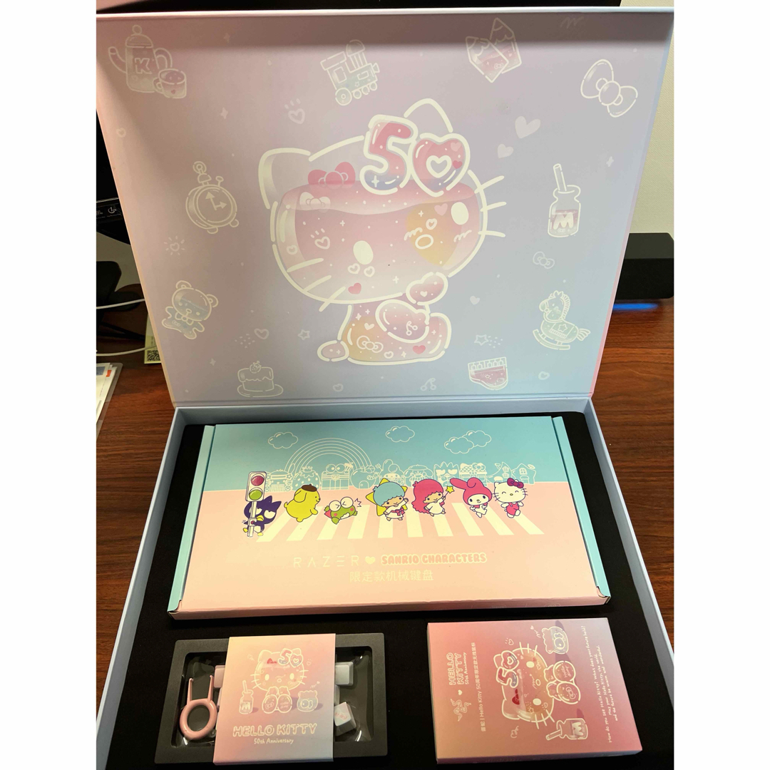 Razer(レイザー)のRazer x HelloKitty 50th 周年限定ボックスマウスキーボード スマホ/家電/カメラのPC/タブレット(PC周辺機器)の商品写真