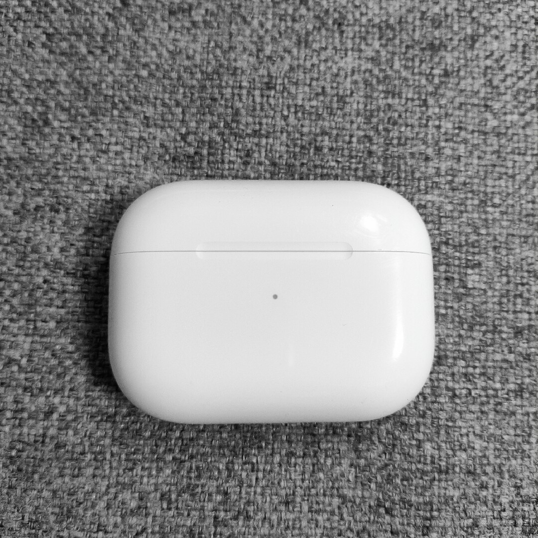 Apple(アップル)のApple AirPods Pro 充電ケースのみ 423 スマホ/家電/カメラのオーディオ機器(ヘッドフォン/イヤフォン)の商品写真