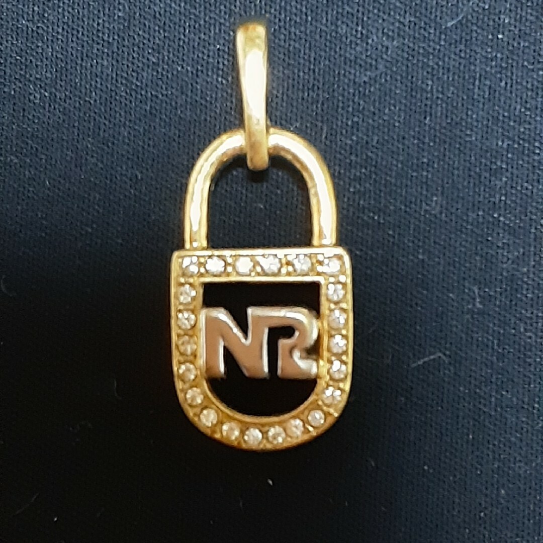 NINA RICCI(ニナリッチ)のニナリッチの南京錠モチーフペンダントトップ レディースのアクセサリー(ネックレス)の商品写真