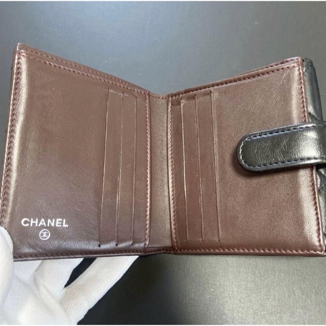 CHANEL - 【美品】CHANEL シャネル 二つ折り財布 ラムスキン ブラック CHANEL - 【美品】CHANEL シャネル 二つ折り財布 ラムスキン ブラック