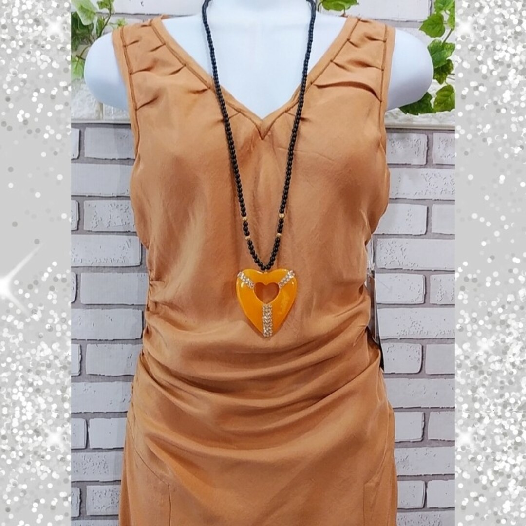 BODY DRESSING Deluxe(ボディドレッシングデラックス)のM：新品★高級シルク ワンピース／ボディドレッシング★タグ付き★サンドベージュ レディースのワンピース(ひざ丈ワンピース)の商品写真