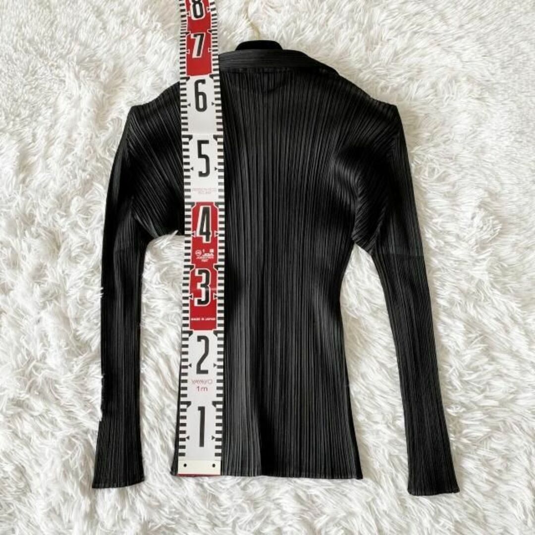 PLEATS PLEASE ISSEY MIYAKE(プリーツプリーズイッセイミヤケ)の美品 プリーツプリーズ イッセイミヤケ ブラウス 3 L 伸縮性 黒 ボタン レディースのトップス(シャツ/ブラウス(長袖/七分))の商品写真