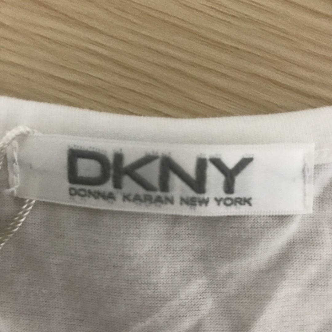 DKNY(ダナキャランニューヨーク)の未使用タグ付き　DKNY プルオーバー　レディース　Lサイズ レディースのトップス(Tシャツ(半袖/袖なし))の商品写真