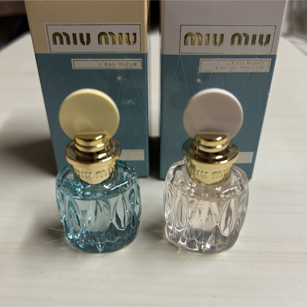 miumiu(ミュウミュウ)のmiumiu ミニ香水 コスメ/美容の香水(香水(女性用))の商品写真