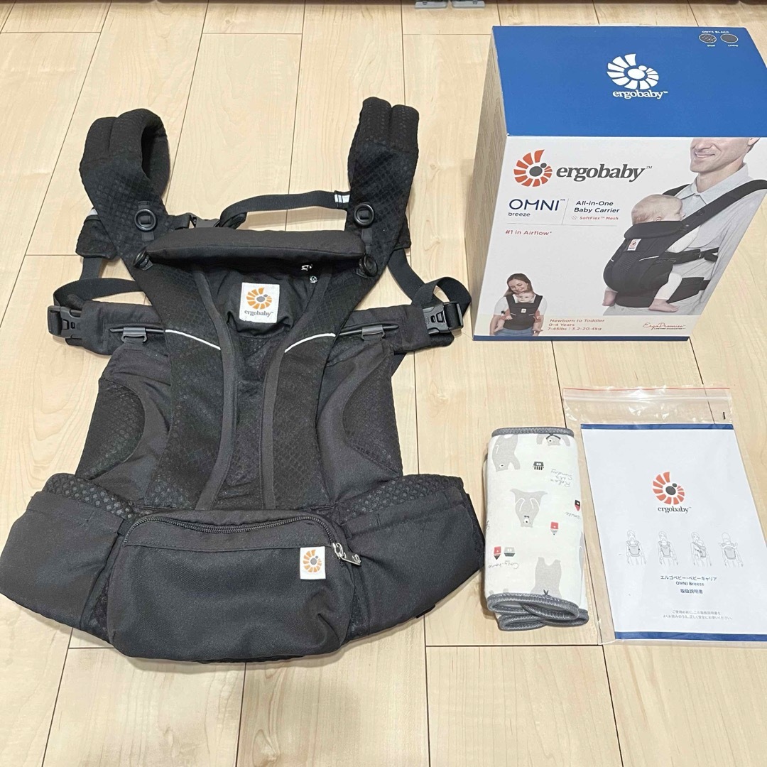 Ergobaby(エルゴベビー)の【未使用品】Ergobaby  OMNI Breeze ブラック　おまけ付き キッズ/ベビー/マタニティの外出/移動用品(抱っこひも/おんぶひも)の商品写真