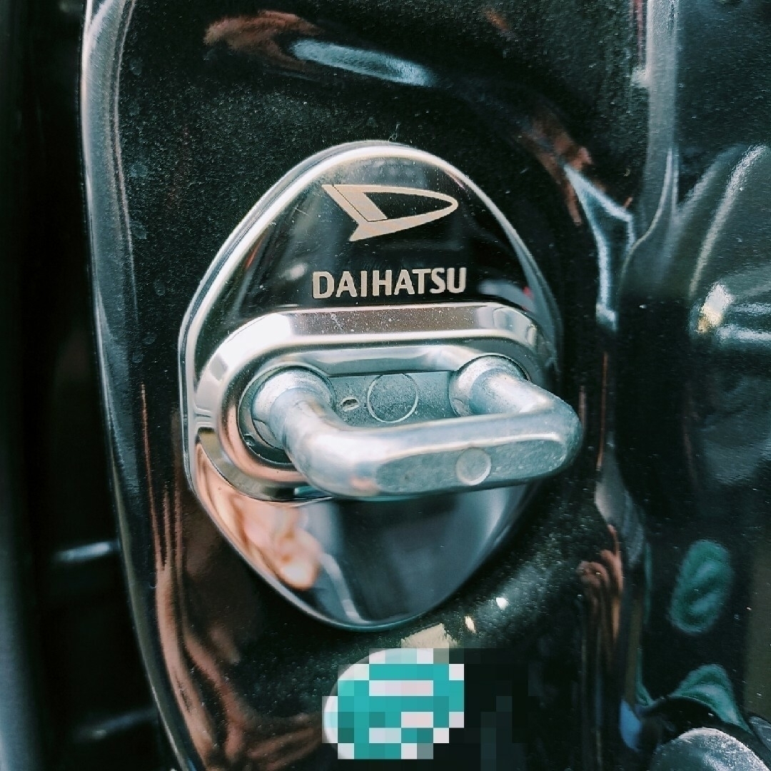 ダイハツ(ダイハツ)のダイハツ専用ドアストライカーカバー ドアロックカスタムパーツ１個 自動車/バイクの自動車(車種別パーツ)の商品写真