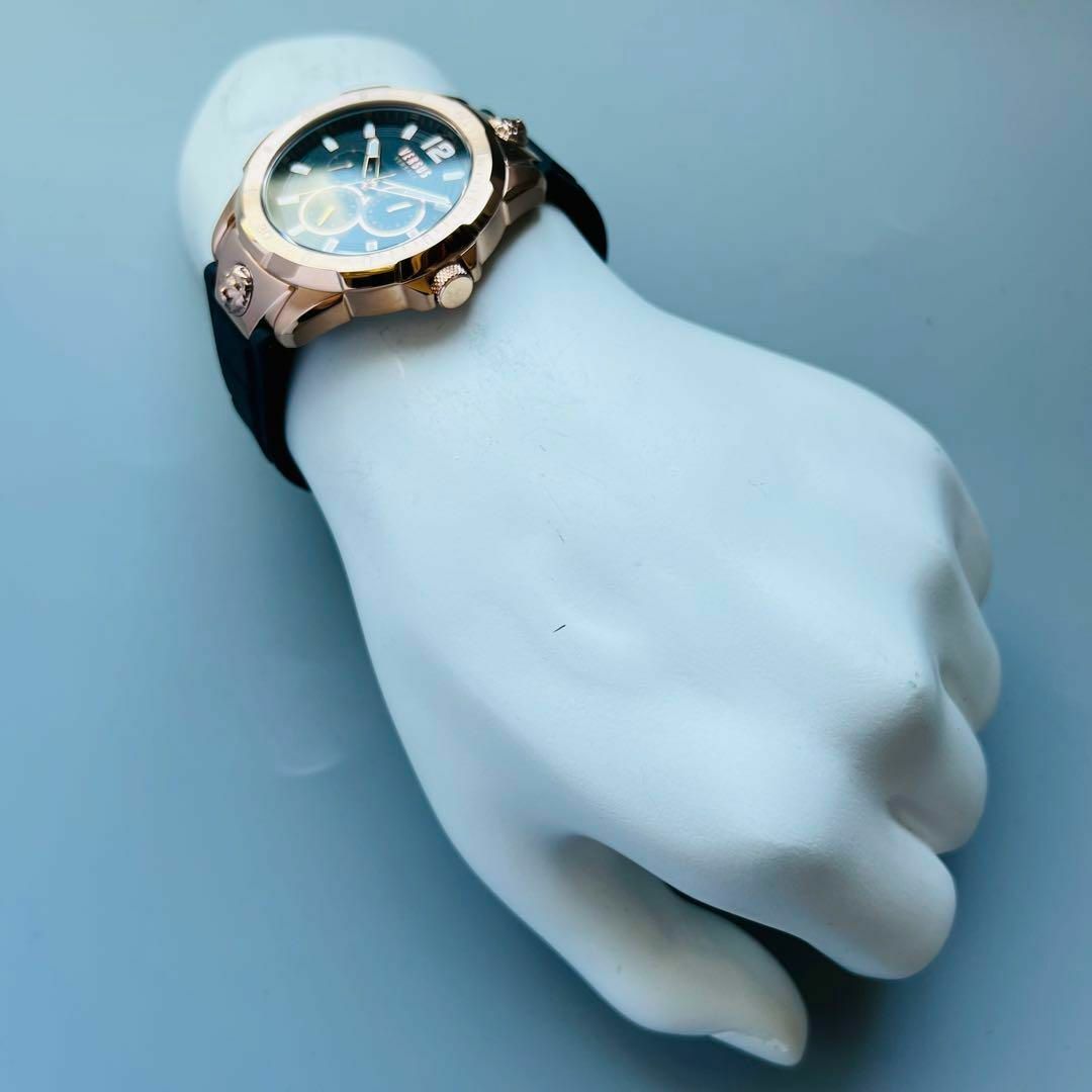 VERSACE(ヴェルサーチ)のヴェルサス ヴェルサーチ 新品 メンズ 腕時計 ブラック ケース付属 ゴールド メンズの時計(腕時計(アナログ))の商品写真