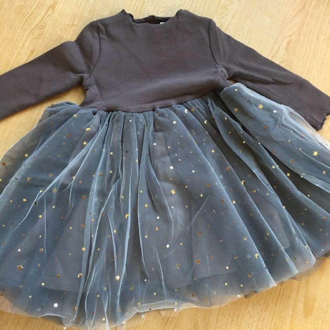 【新品】キラキラワンピース　チュールスカート　おしゃれ着　女の子　90 キッズ/ベビー/マタニティのキッズ服女の子用(90cm~)(ワンピース)の商品写真