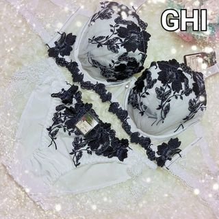 GHI❤ホワイト✨サイドレース/グラジオラス ブラ＆ショーツセット(ブラ&ショーツセット)