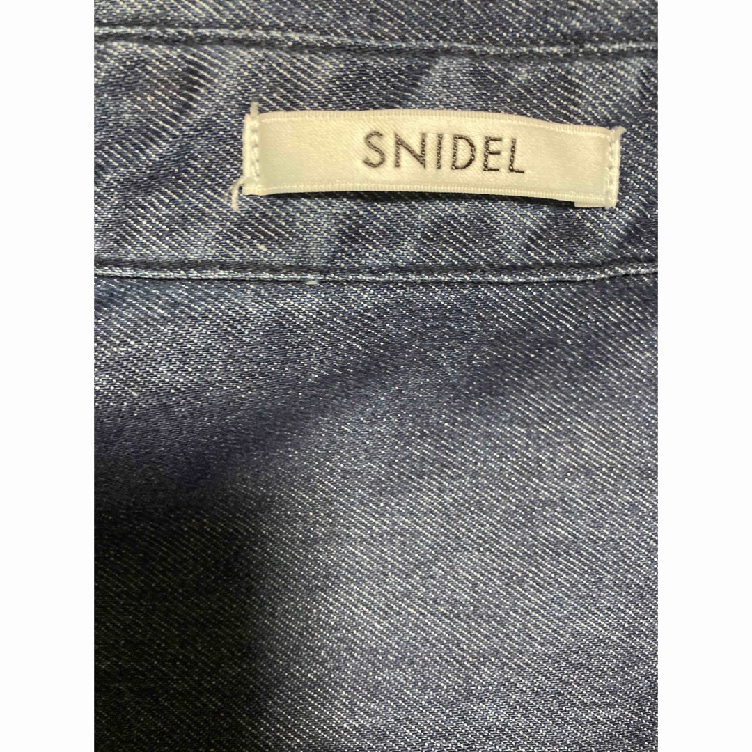 SNIDEL(スナイデル)の23ss スナイデル デニムシャツワンピース ブルー系 フリーサイズ レディースのトップス(シャツ/ブラウス(長袖/七分))の商品写真