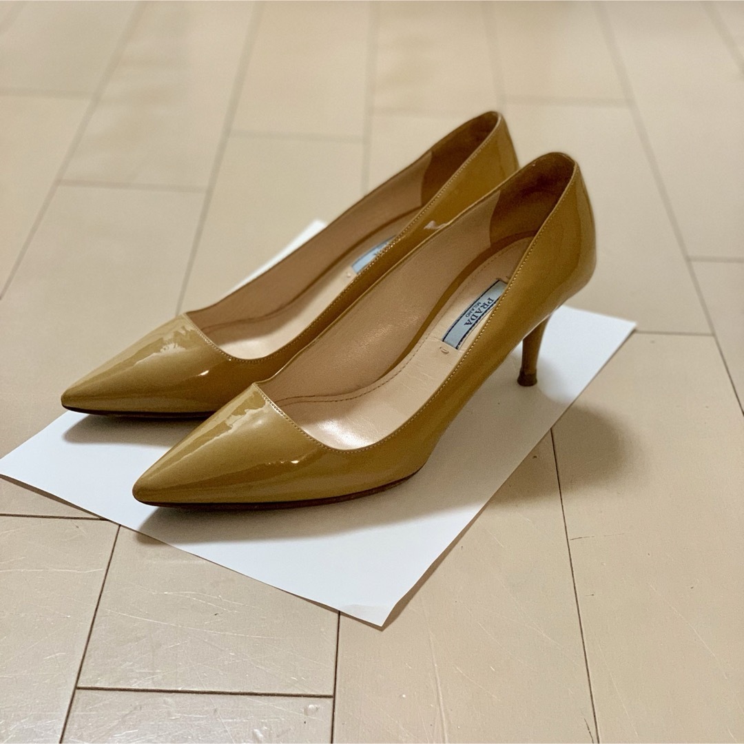 PRADA パンプス ベージュ 38 24.5センチ程度 エナメル PRADA パンプス ベージュ 38 24.5センチ程度 エナメル
