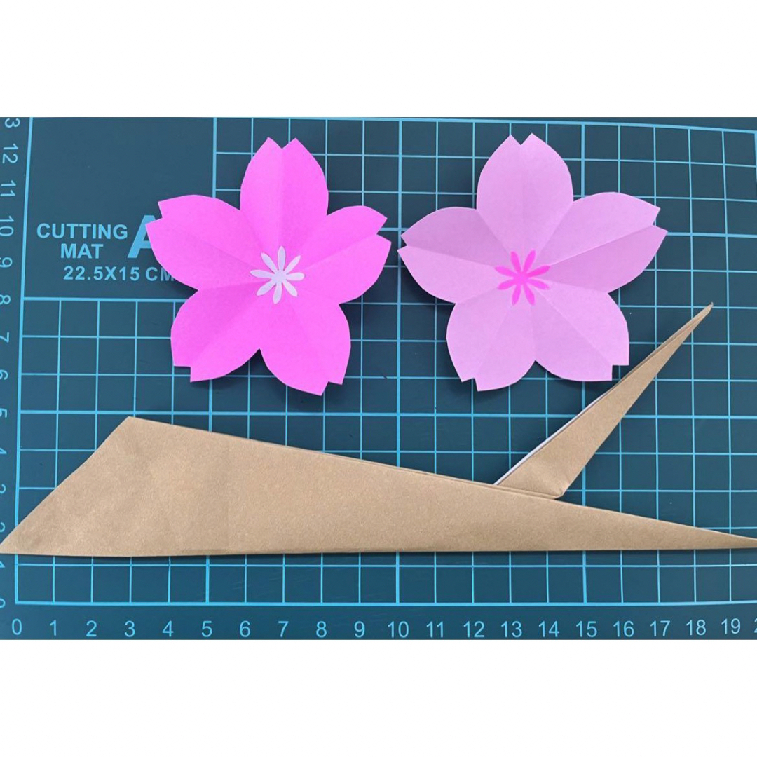 桜　枝　花　折り紙　ハンドメイド　壁面飾り　春 ハンドメイドの素材/材料(型紙/パターン)の商品写真