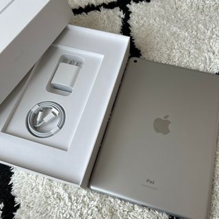 iPad - NHLFD 完動品美品iPad第5世代(A1822)本体128GBグレイ送料込の