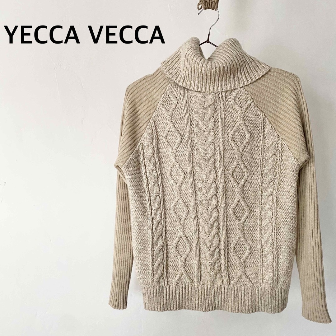 YECCA VECCA(イェッカヴェッカ)のイェッカヴェッカ　ベージュ　　ニット　タートルネック　トップス レディースのトップス(ニット/セーター)の商品写真